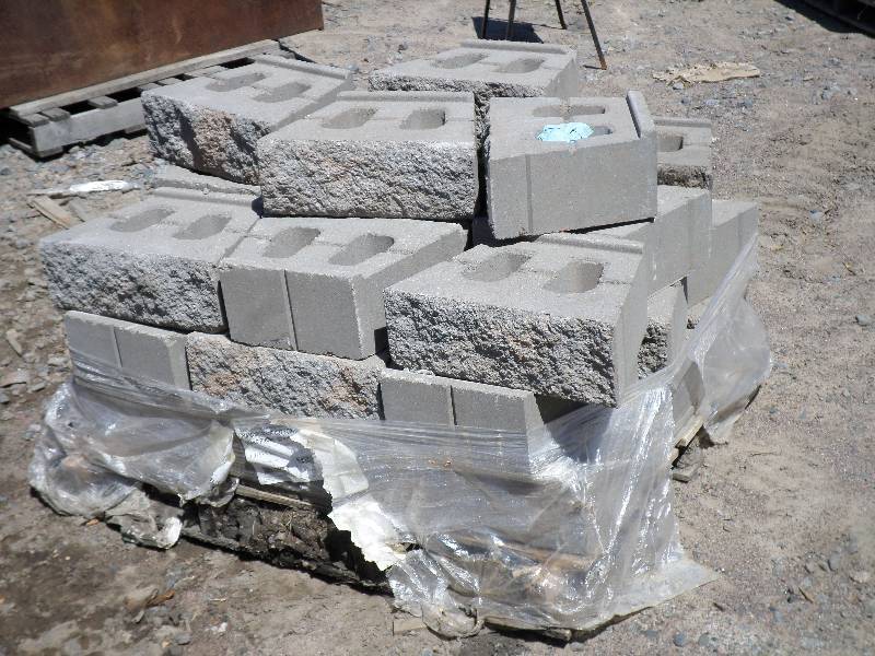 (1) Pallet Of 2-Hole Retaining Wall...