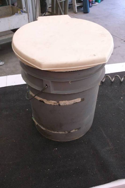 Bucket toilet