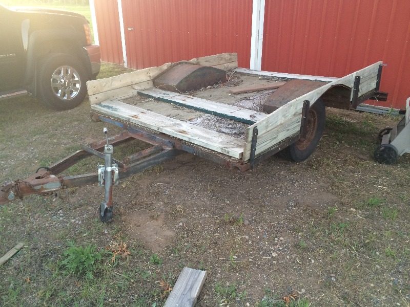 lot 4 image: Heavy Duty Farm Utility Trailer