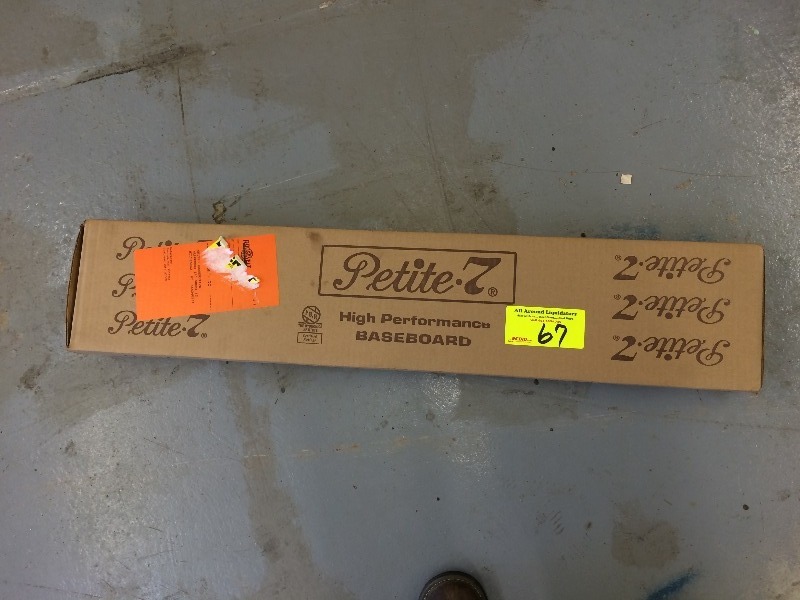 lot 67 image: New 3ft Baseboard (white) by Petite.7  P77A-3