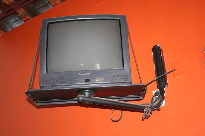 19 TV with wall mount