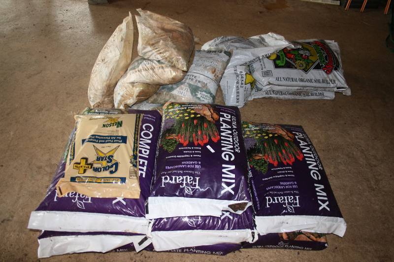 Potting Mix, Compost, Decorative rocks