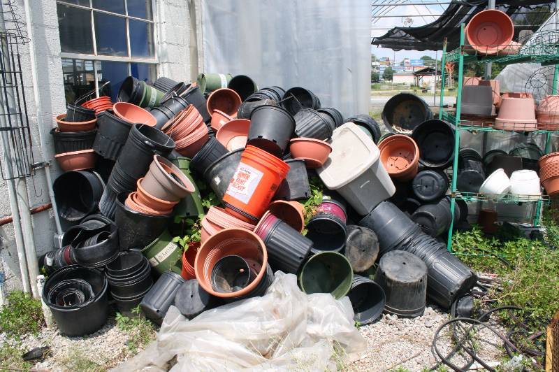Huge Lot of Plastic PotsPlanters