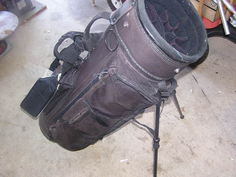 lot 111 image: golf bag datrek