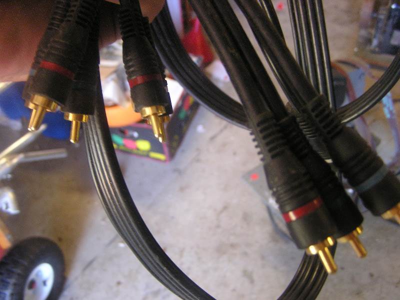 lot 121 image: av cables 5 wire never used