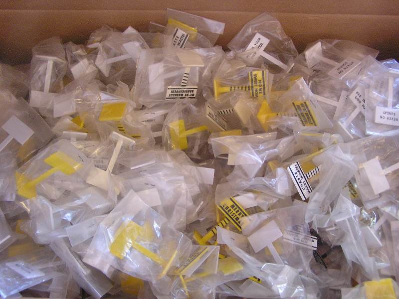 lot 135 image: aquarium signs huge lot