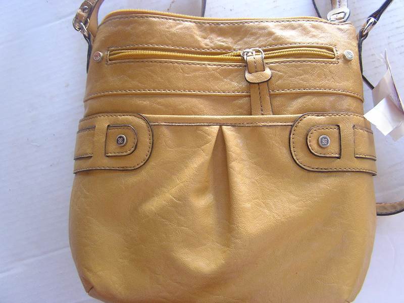 lot 145 image: relic ladie purse new