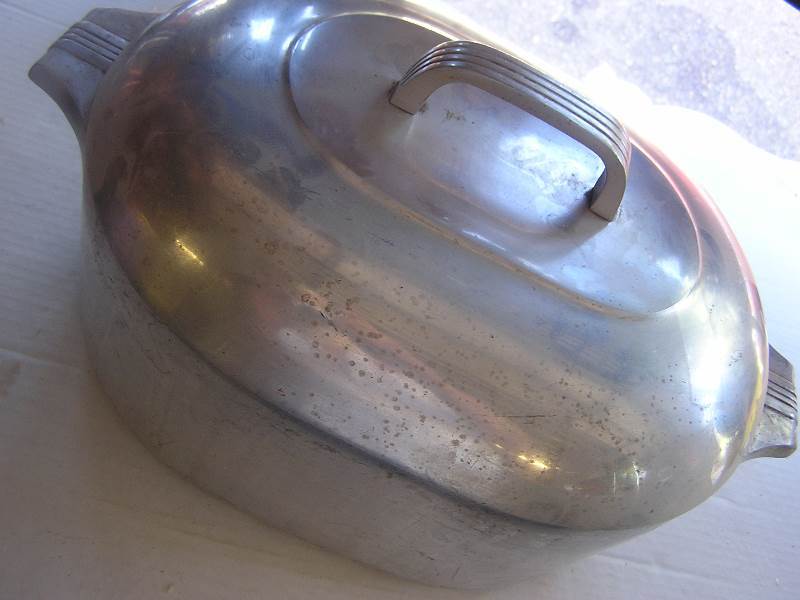 lot 164 image: wagnerware magnalite oval roaster