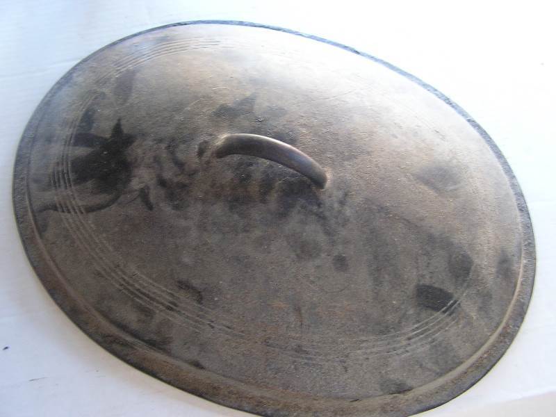 lot 168 image: wagnerware cast iron oval roaster lid huge