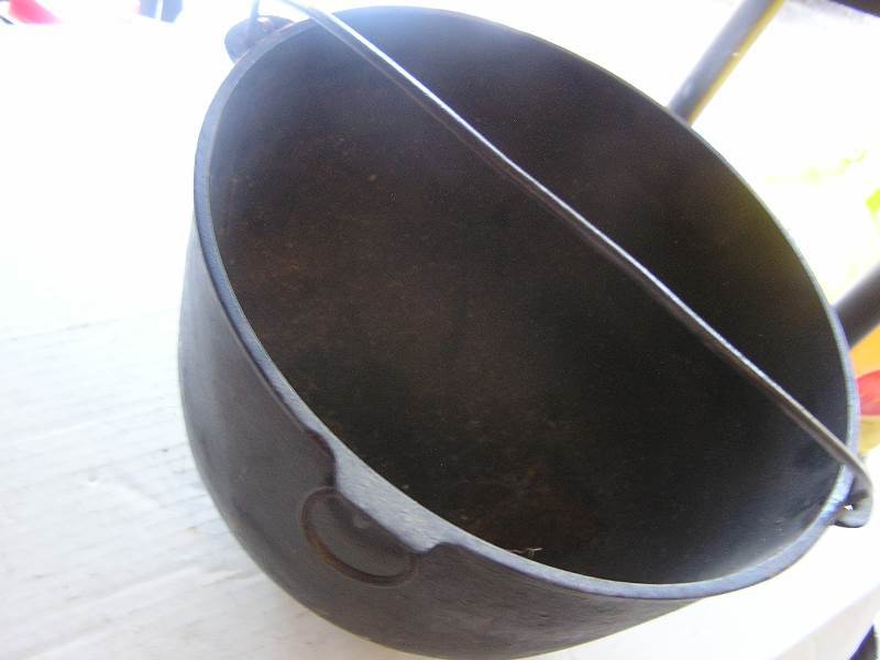 lot 173 image: wagner cast iron kettle #4