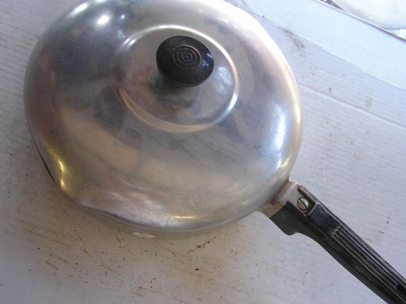 lot 177 image: wagnerware magnalite covered skillet