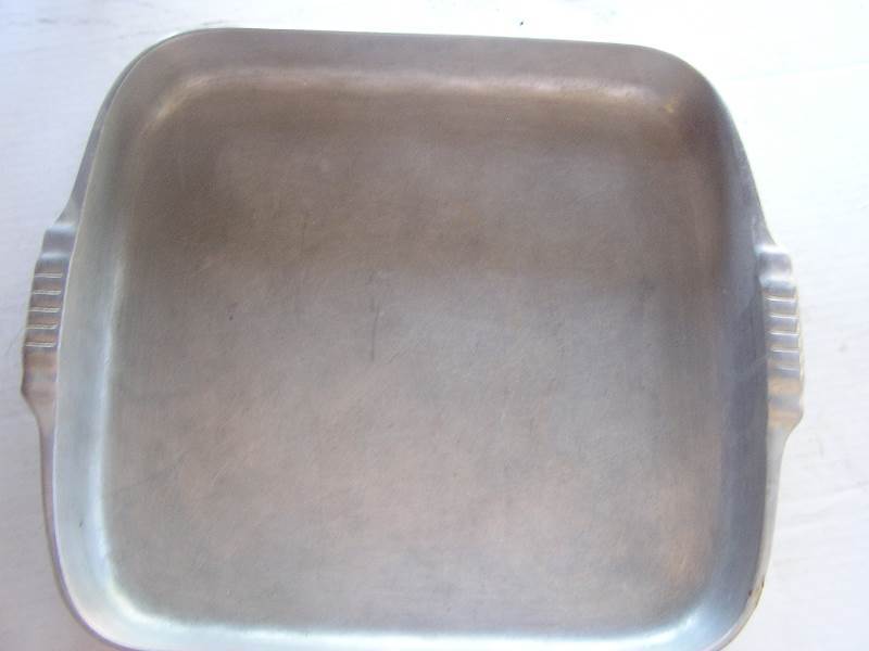 lot 181 image: wagnerware magnalite roast and bake pan