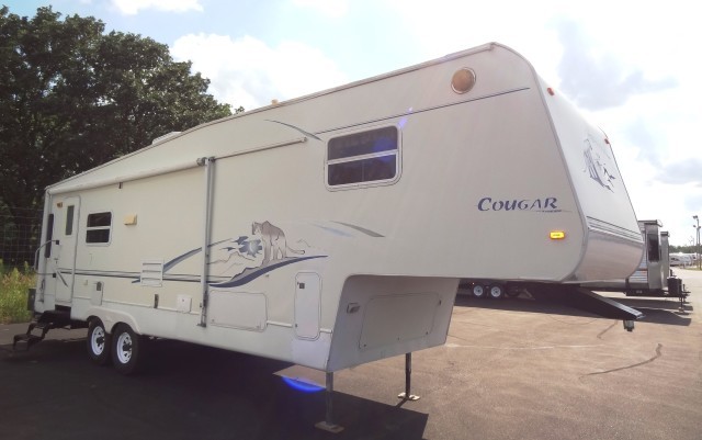 lot 1 image: 2001 Keystone cougar 295EFS Double Slide-out 5th Wheel