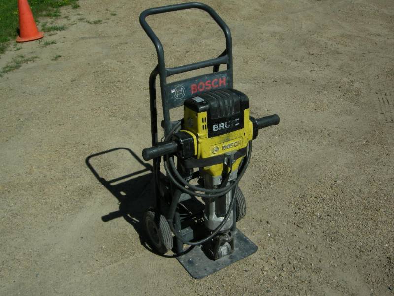 lot 2 image: Bosch Brute jack hammer