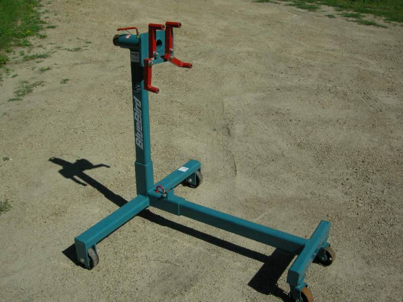 lot 8 image: BlueBird engine stand
