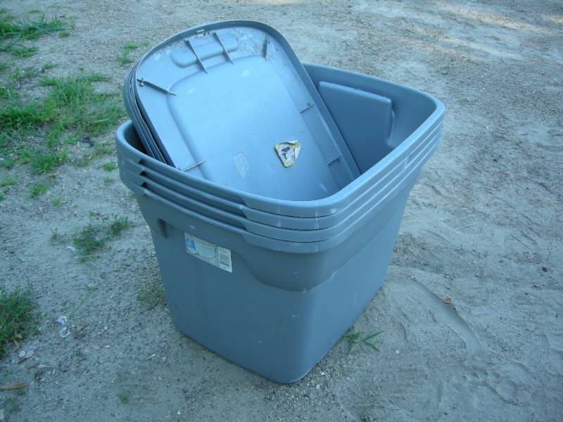 lot 21 image: 4 Sterlite totes
