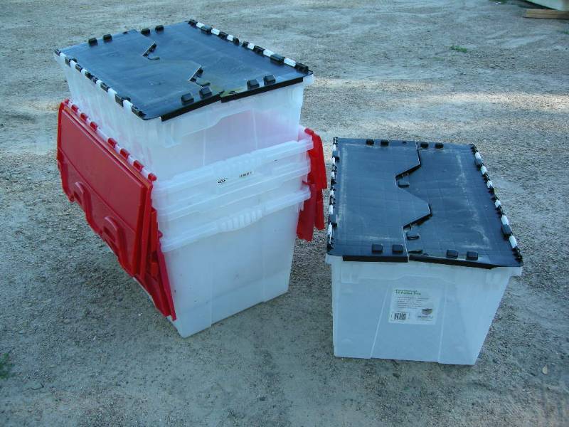 lot 23 image: 5 Flip-top totes