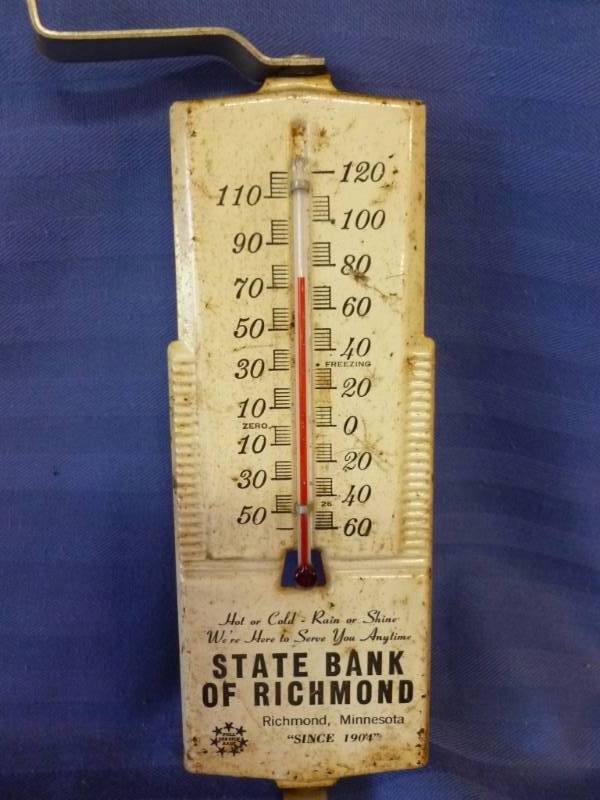 lot 15 image: Vintage Metal Thermometer