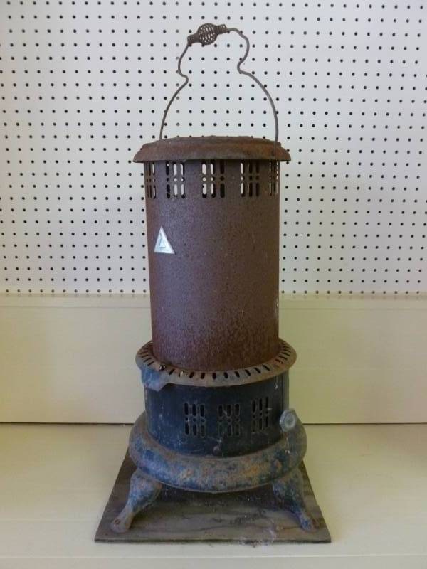 lot 61 image: Antique Stove