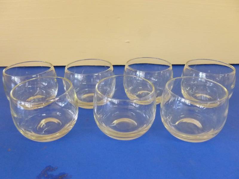 lot 66 image: Glass Set