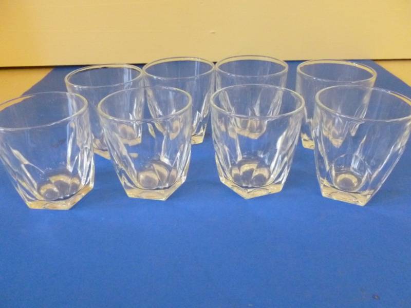 lot 67 image: Glass Set