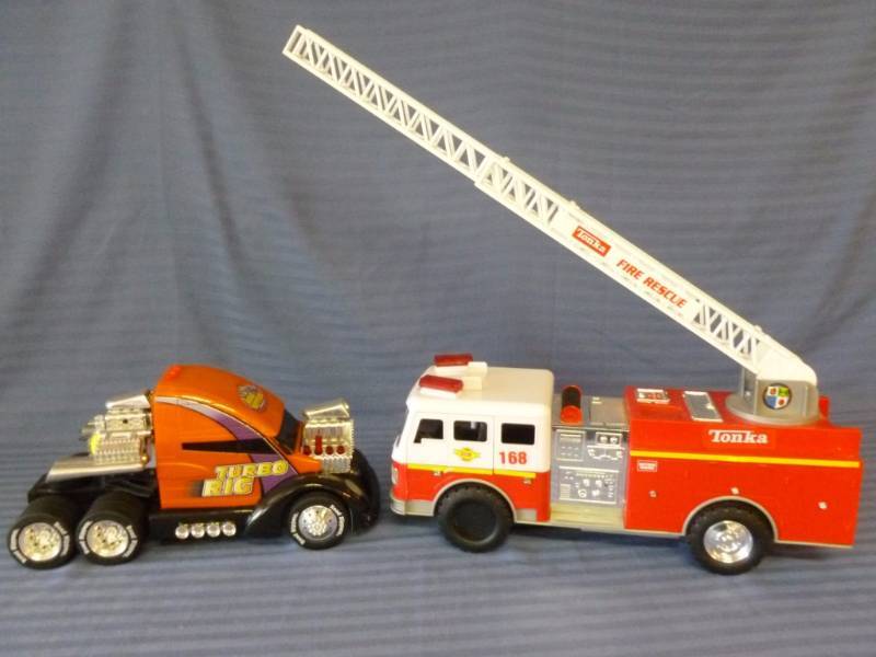 lot 87 image: Tonka Firetruck
