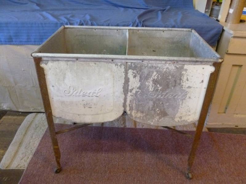 lot 98 image: Vintage Double Wash Tub