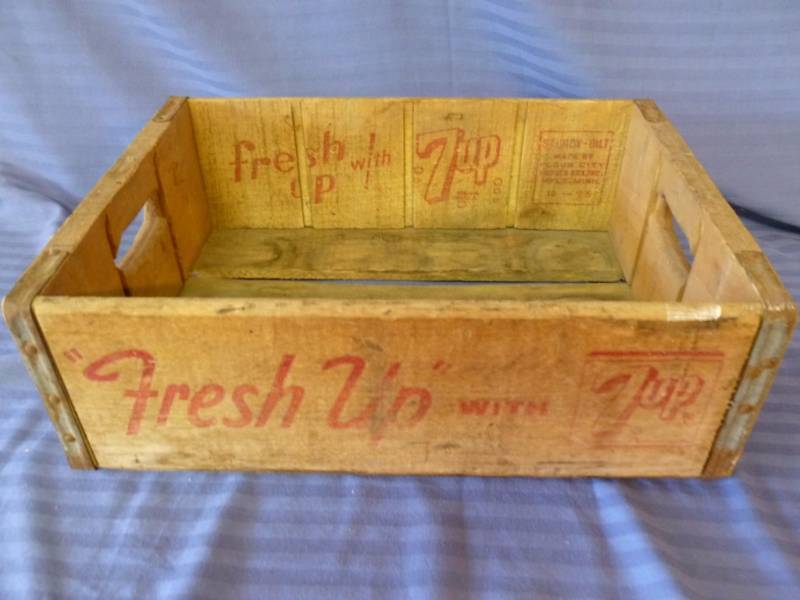 lot 99 image: Vintage Wooden 7 Up Crate