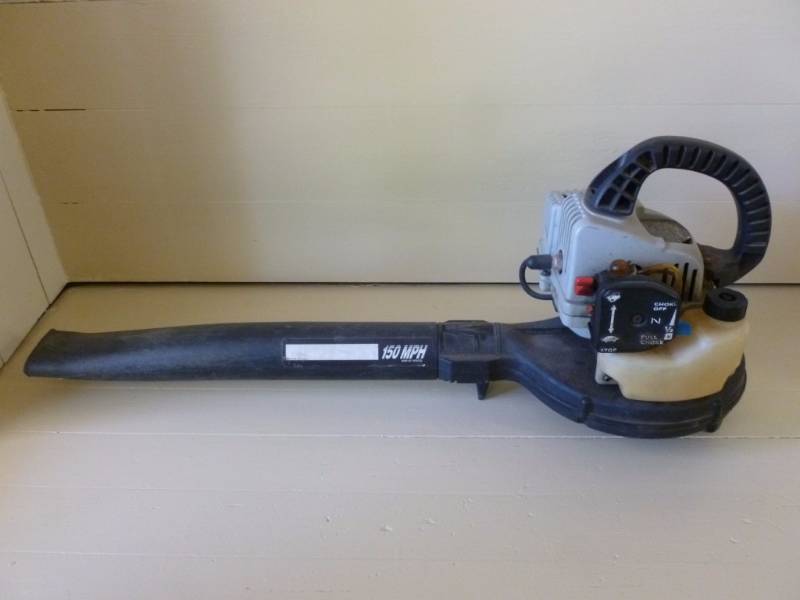 lot 125 image: Craftsman Gas Blower