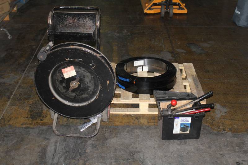 lot 42 image: Metal BandingStraping Unit with Tools
