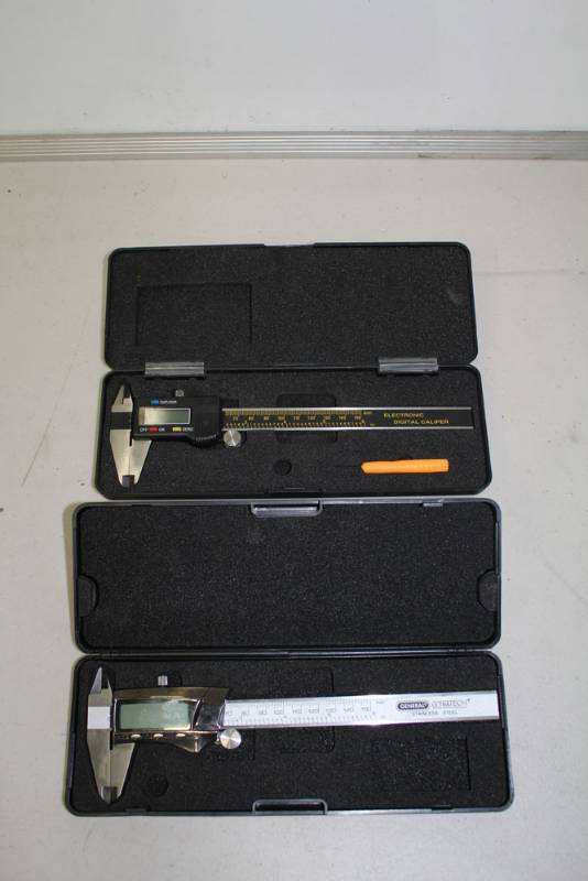 lot 56 image: 2 Digital Calipers