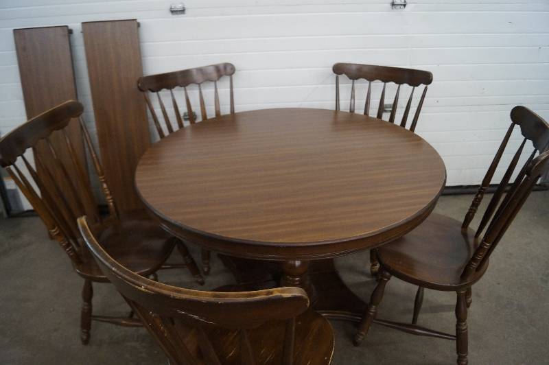 Table & Chairs