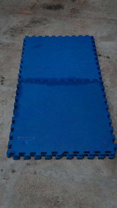 Lot of 4x4 Foam Pads (16 Sq. Ft.)