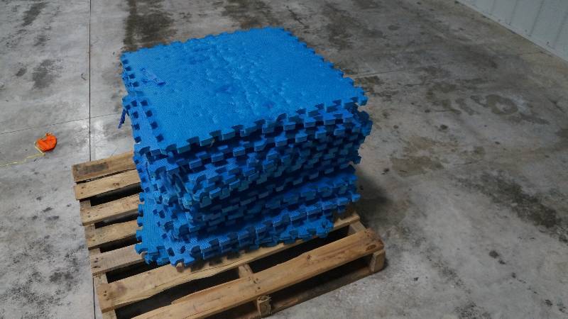 Lot of 8 x 12 Foam Pads (96 Sq. Ft.)
