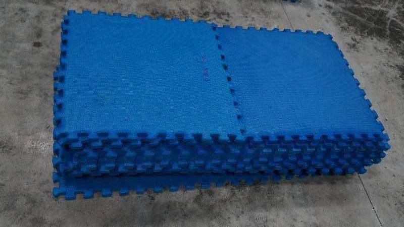 Lot of 10 x 10 Foam Pads (100 Sq. Ft.)