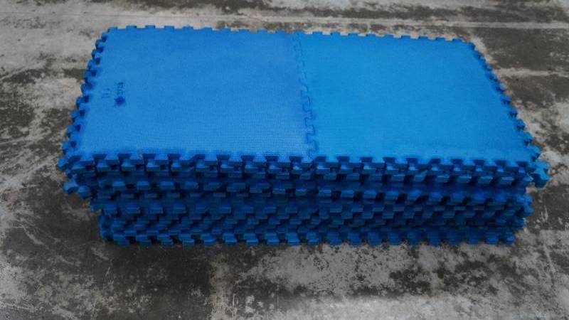Lot of 12 x 12 Foam Pads (144 Sq. Ft.)