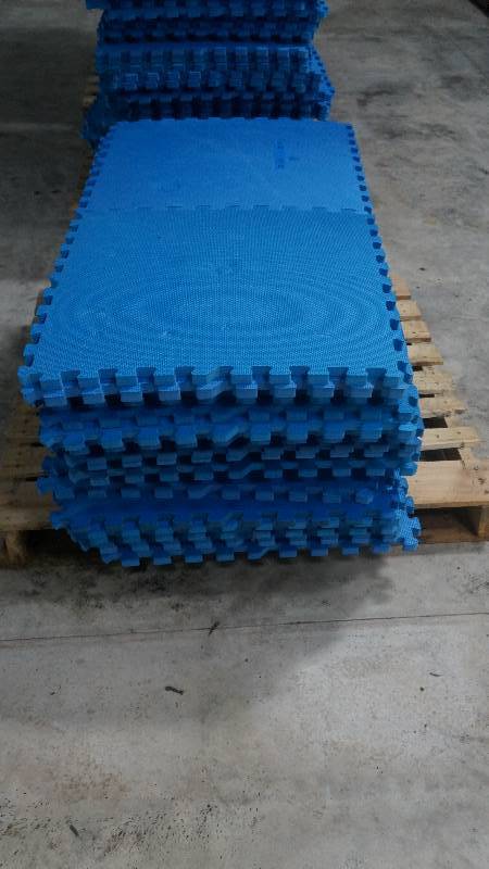 Lot of 12 x 16 Foam Mats (192 Sq. Ft.)