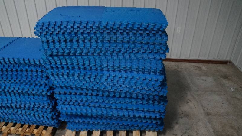Lot of 24 x 24 Foam Pads (576 Sq. Ft.)
