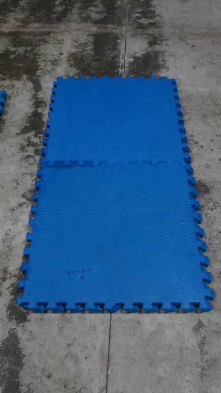 Lot of 4x4 Foam Pads (16 Sq. Ft.)