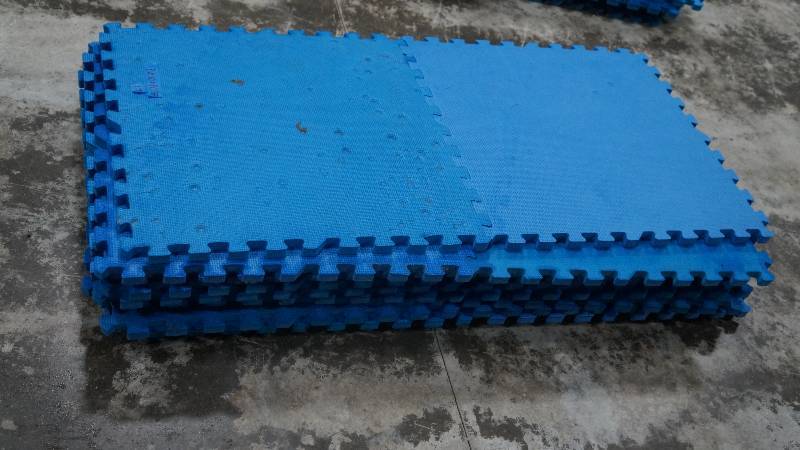Lot of 8 x 10 Foam Pads (80 Sq. Ft.)