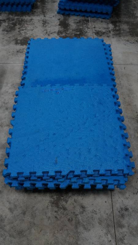 Lot of 10 x 10 Foam Pads (100 Sq. Ft.)