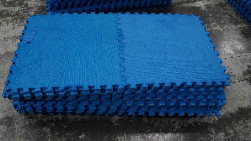 Lot of 12 x 12 Foam Pads (144 Sq. Ft.)