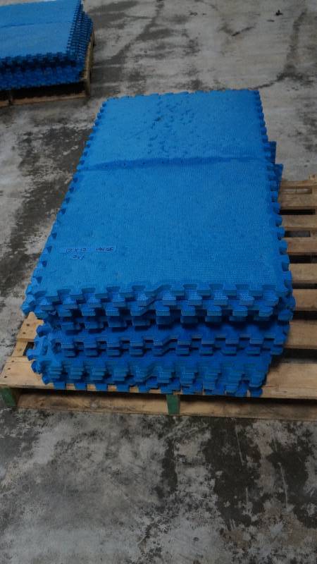Lot of 12 x 12 Foam Pads (144 Sq. Ft.)