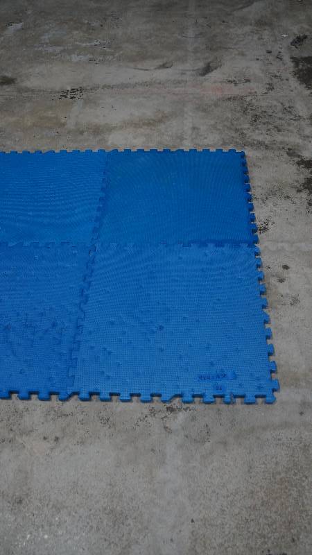 Lot of 4x4 Foam Pads (16 Sq. Ft.)