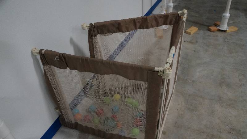 3 Sided Gate & Plastic Balls