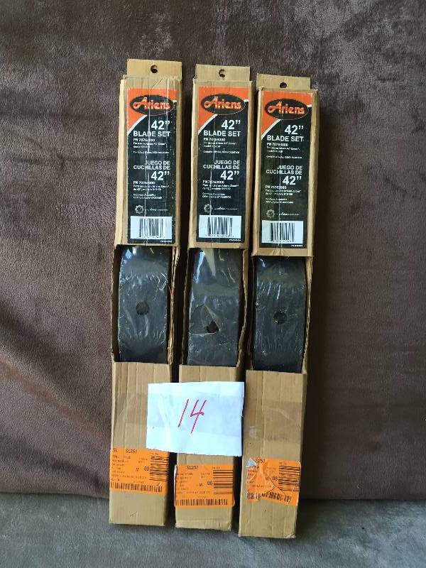 lot 14 image: Lot of 3 Ariens  42 Blade sets