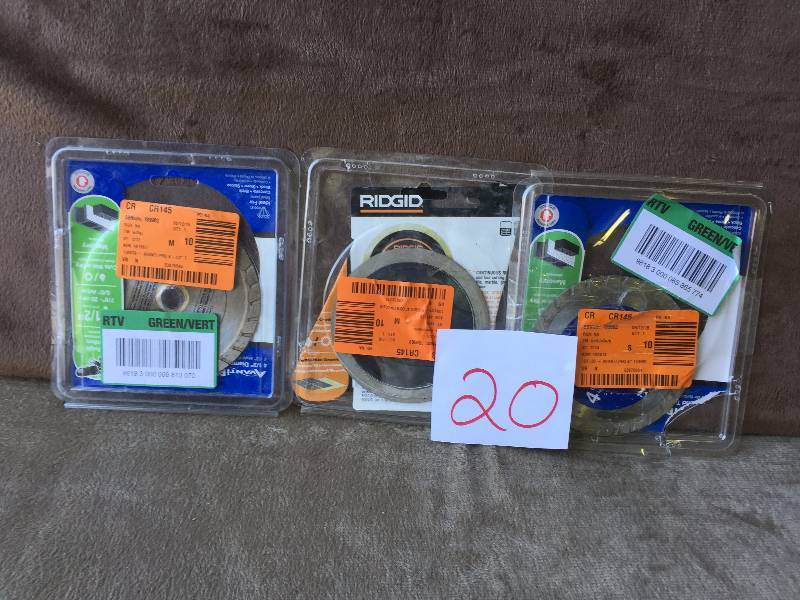 lot 20 image: Lot of Blades