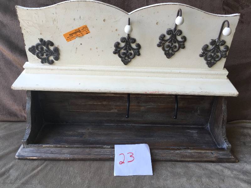 lot 23 image: Lot of 2 wood items