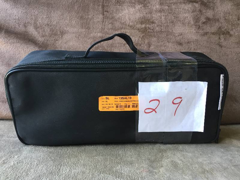 lot 29 image: Food Network Electric Knife