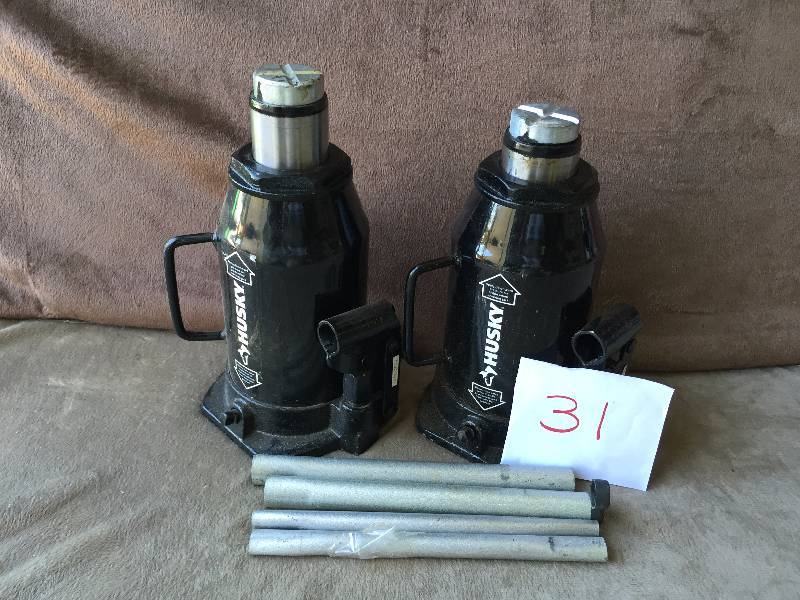 lot 31 image: Lot of 2 Bottle Jacks- Working well